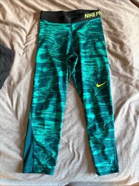 Nike Teal Green Printed Capri Leggings